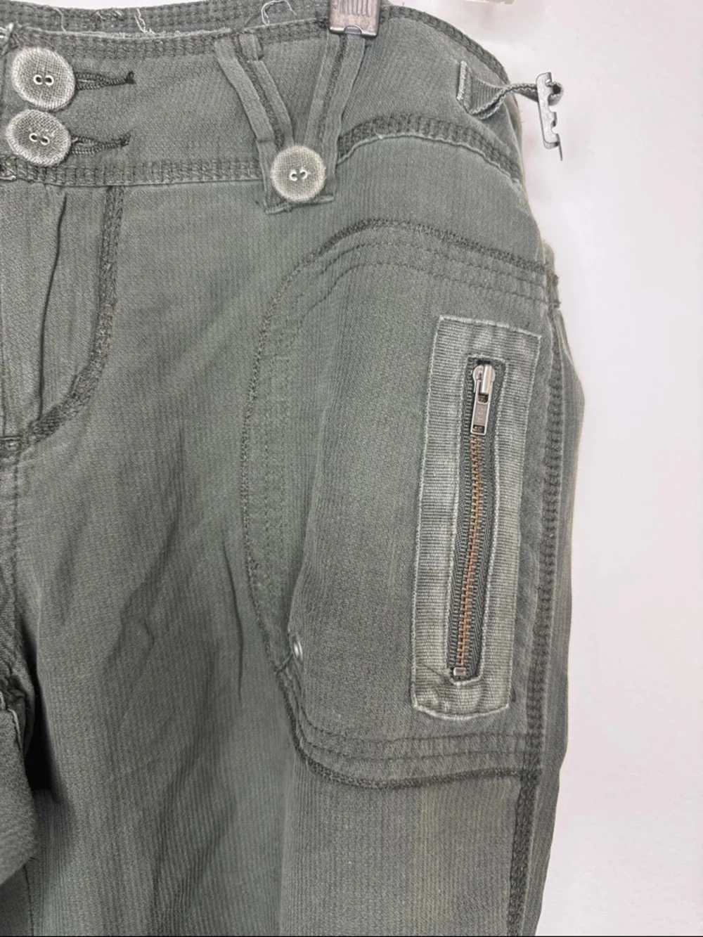 Da-Nang Olive Green Women's Cargo Shorts - Picture 2 of 7